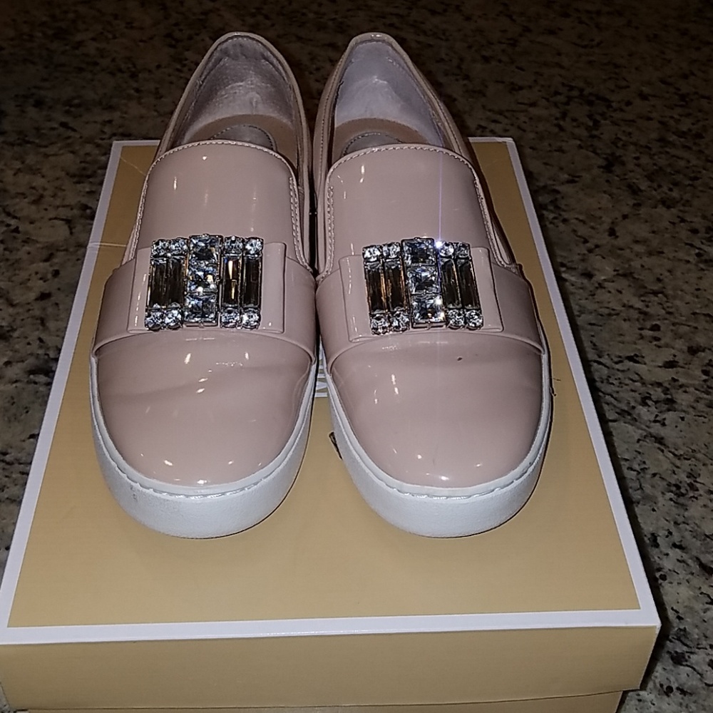 Dressy sneakers